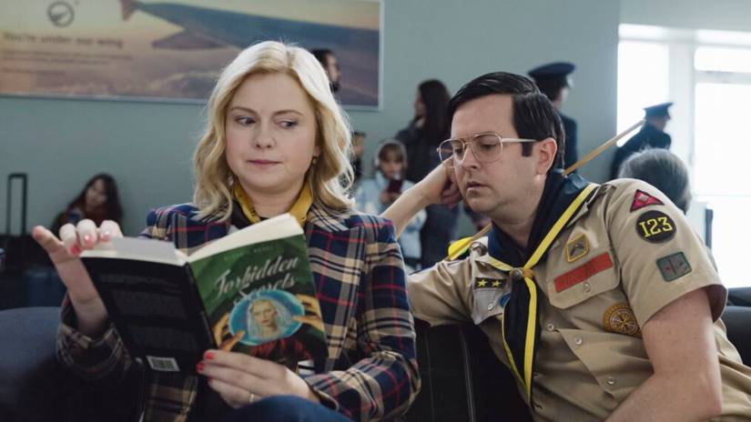 Pete reads over Sam’s shoulder in Ghosts season 5