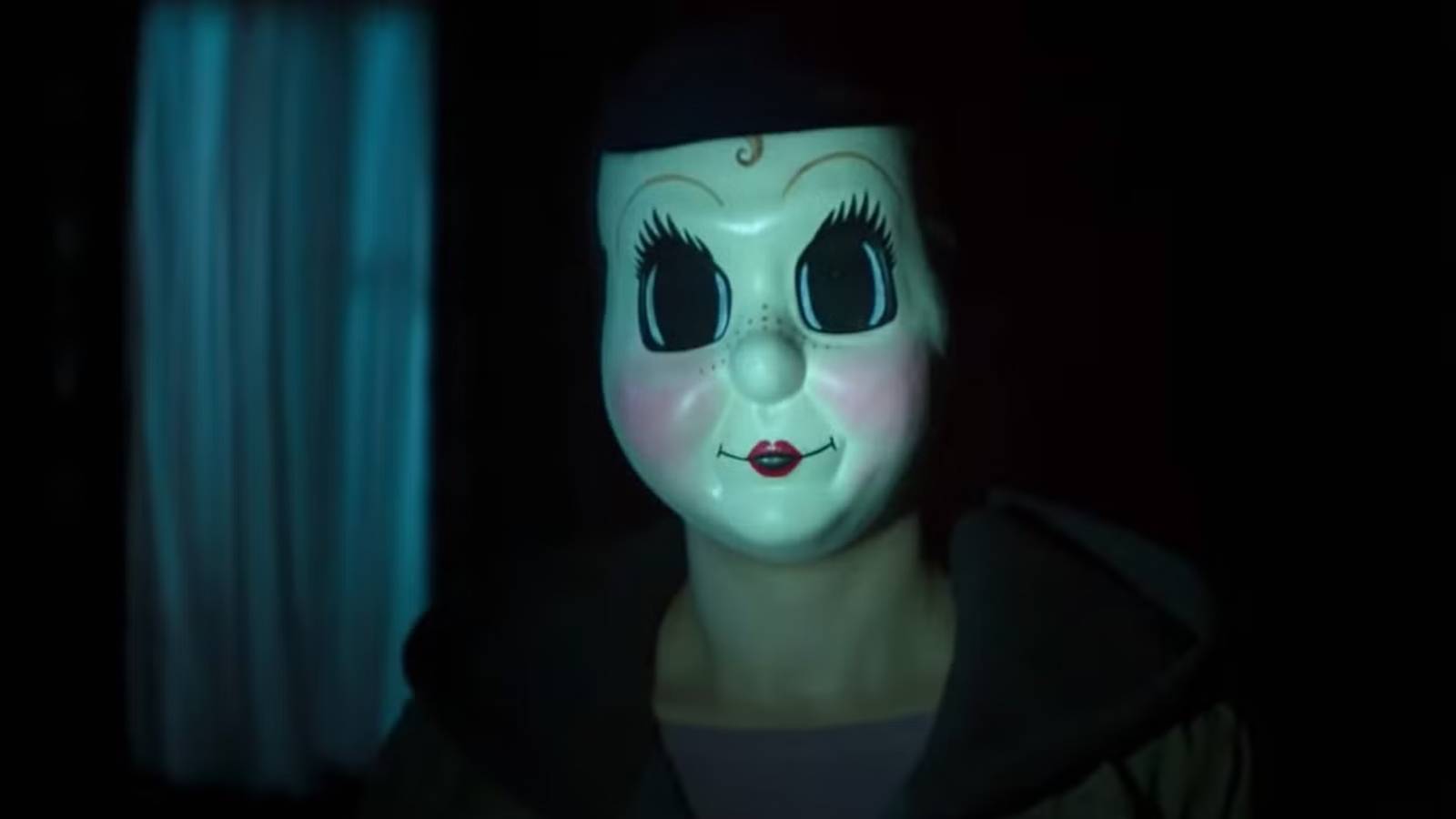 Pin Up Girl with a flashlight in her face in The Strangers Chapter 1