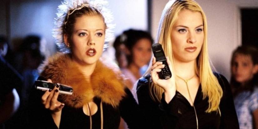 Nicole e Mary Cherry em Popular.