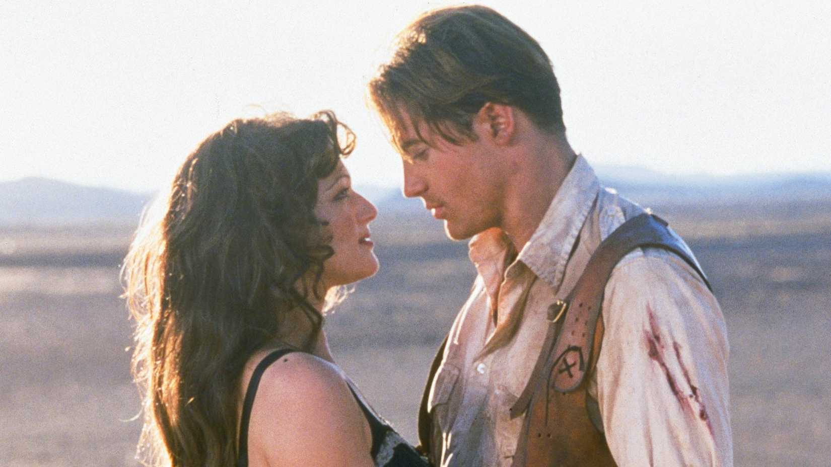 Rachel Weisz e Brendan Fraser no filme A Múmia