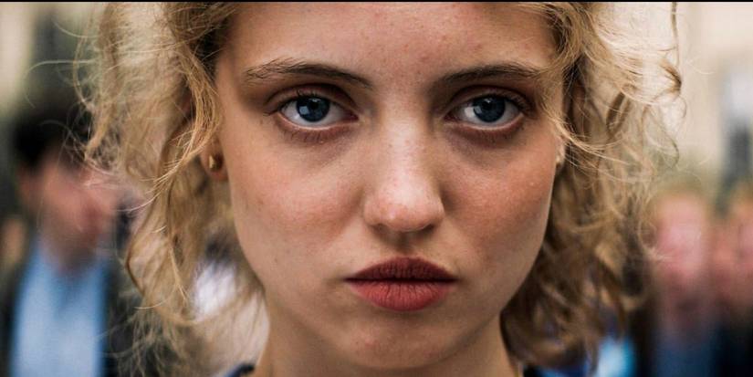 Wren (Amelia Clarkson) em Red Rose