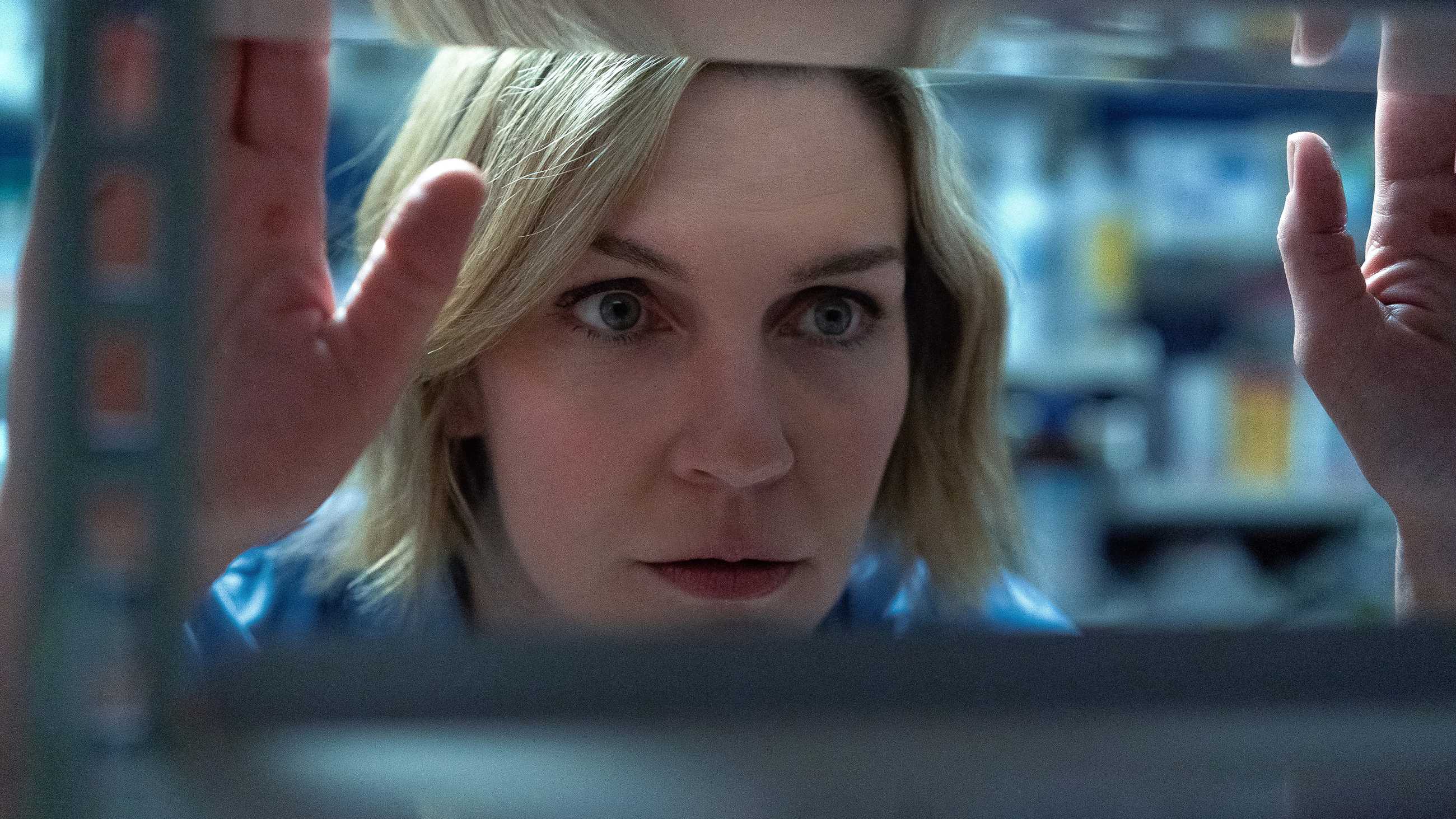 Rhea Seehorn como Carol em Pluribus