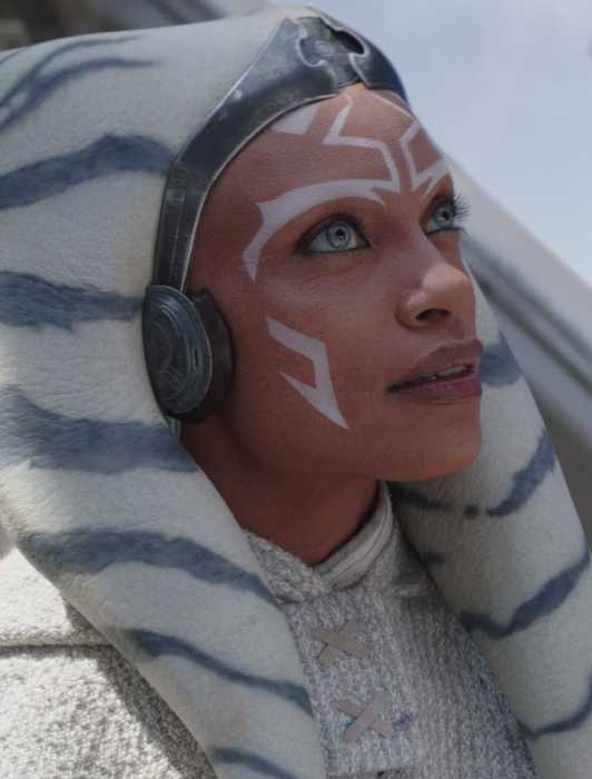 Apple TV's 10/10 Sci-Fi Masterpiece Shows Star Wars How It's Done Rosario Dawson as Ahsoka Tano inside her ship