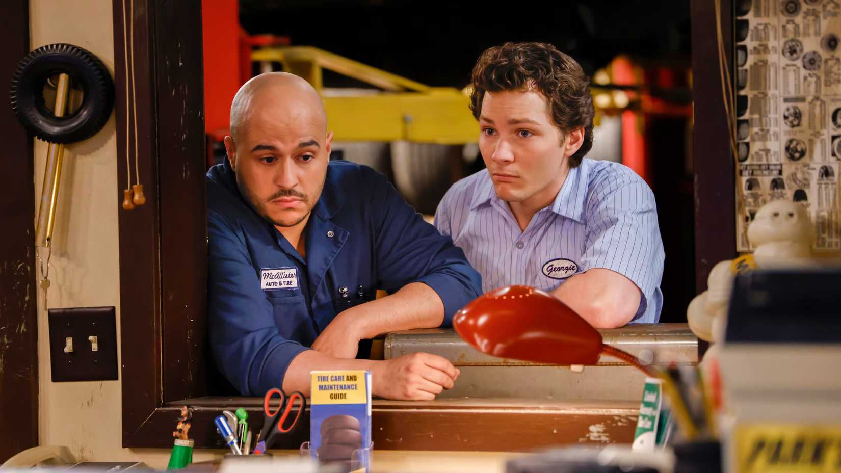 Ruben e Georgie com ar de estresse em First Marriage