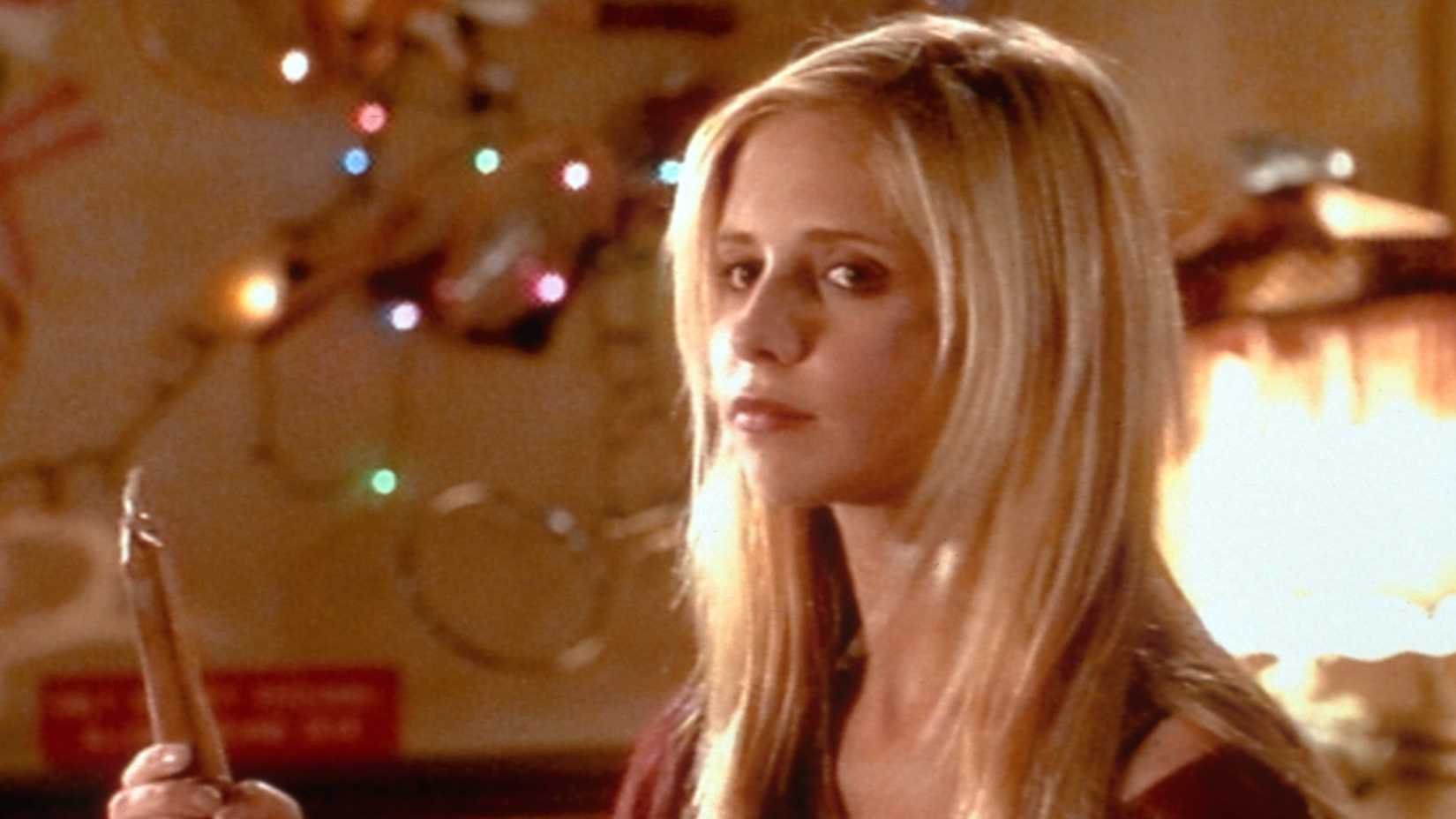 Hulu's Cancellation & The Franchise's Future Explained 2 Sarah Michelle Gellar's Buffy holds up a stake in Buffy the Vampire Slayer