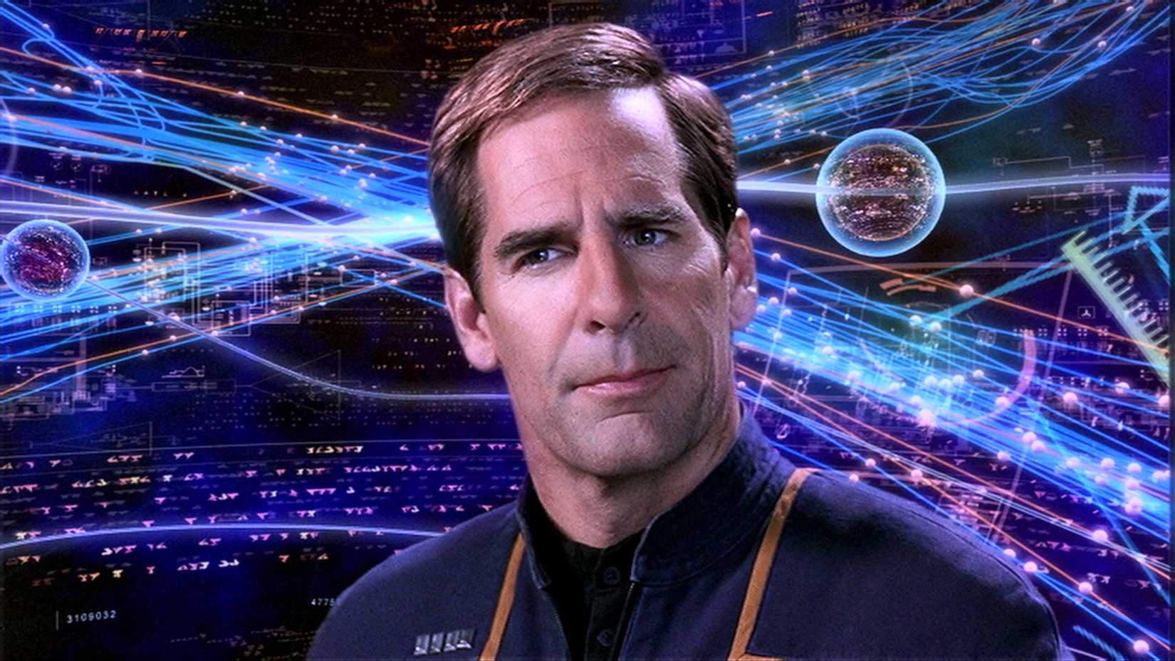 Scott Bakula como Capitão Archer em frente a um mapa espacial.