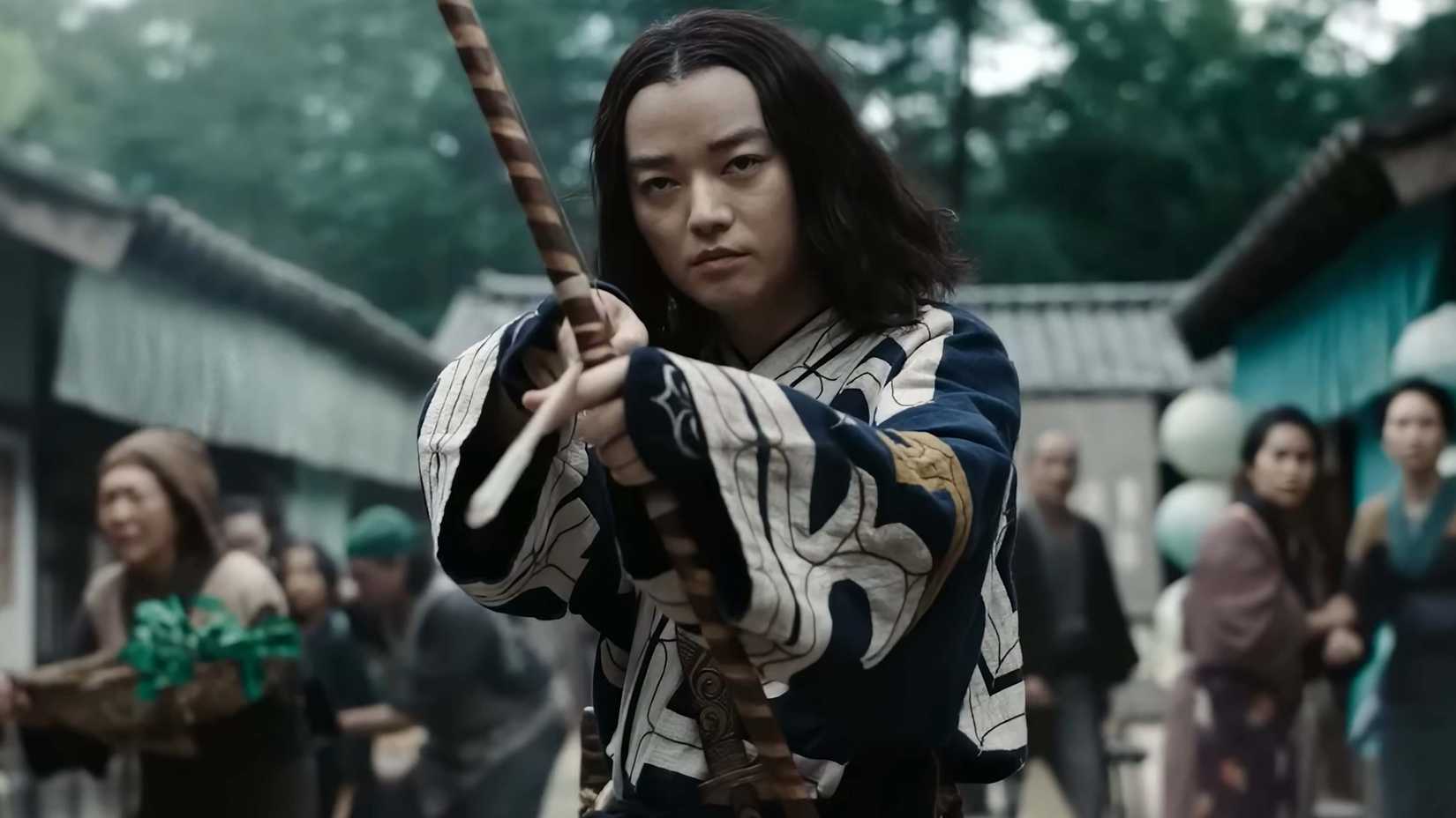 Shota Sometani's Kocha drawing their bow and arrow in Last Samurai Standing