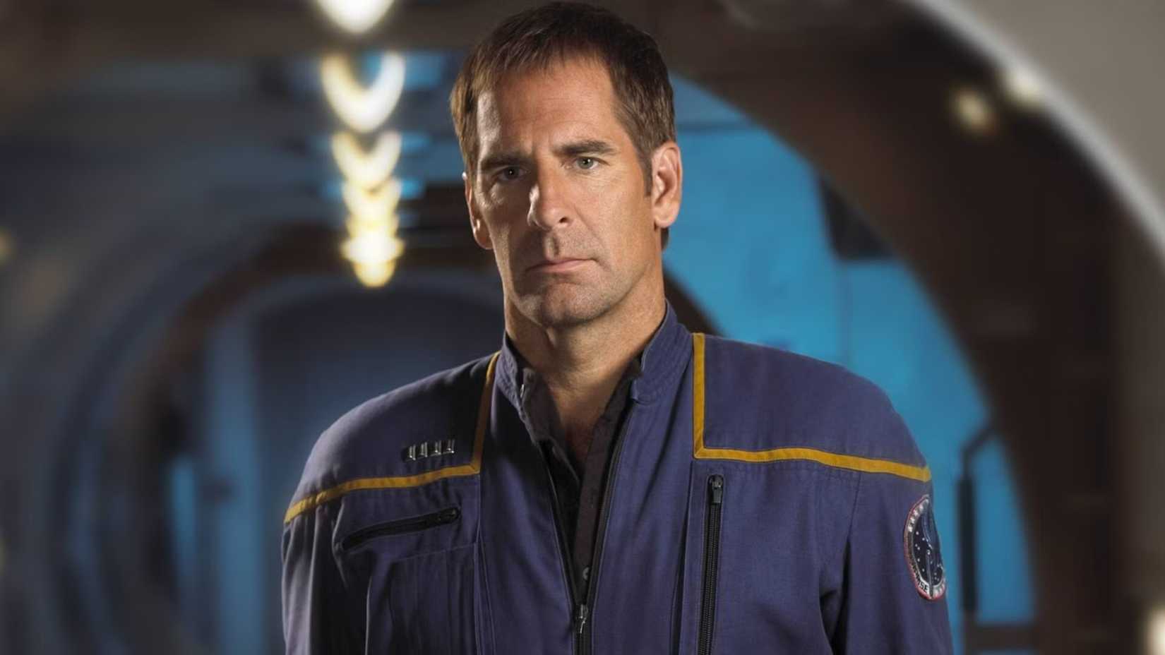 Star Trek Captakn Archer on Enterprise's bridge