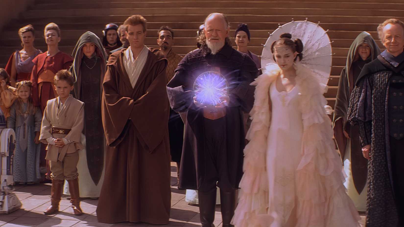 Star Wars Phantom Menace Cast in Final Movie Scene