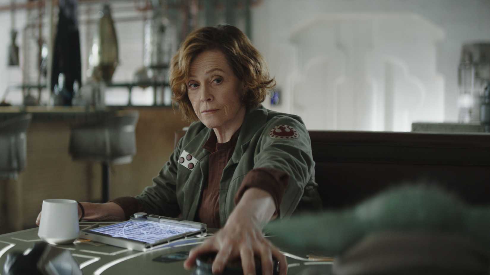 Sigourney Weaver targets Grogu in 'The Mandalorian and Grogu'