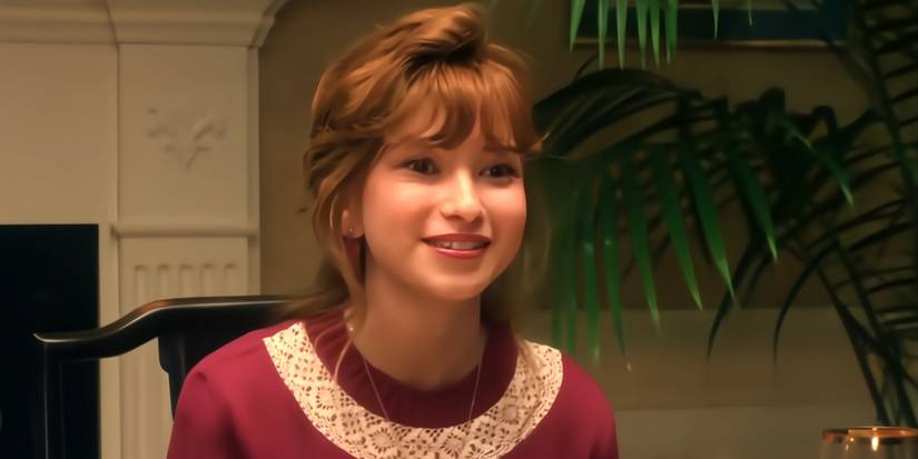 Tina Turnbow sorrindo para Erica em Stranger Things.