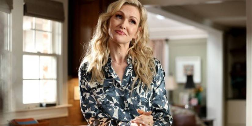 Jenna Lyon como Courteney em Stumble