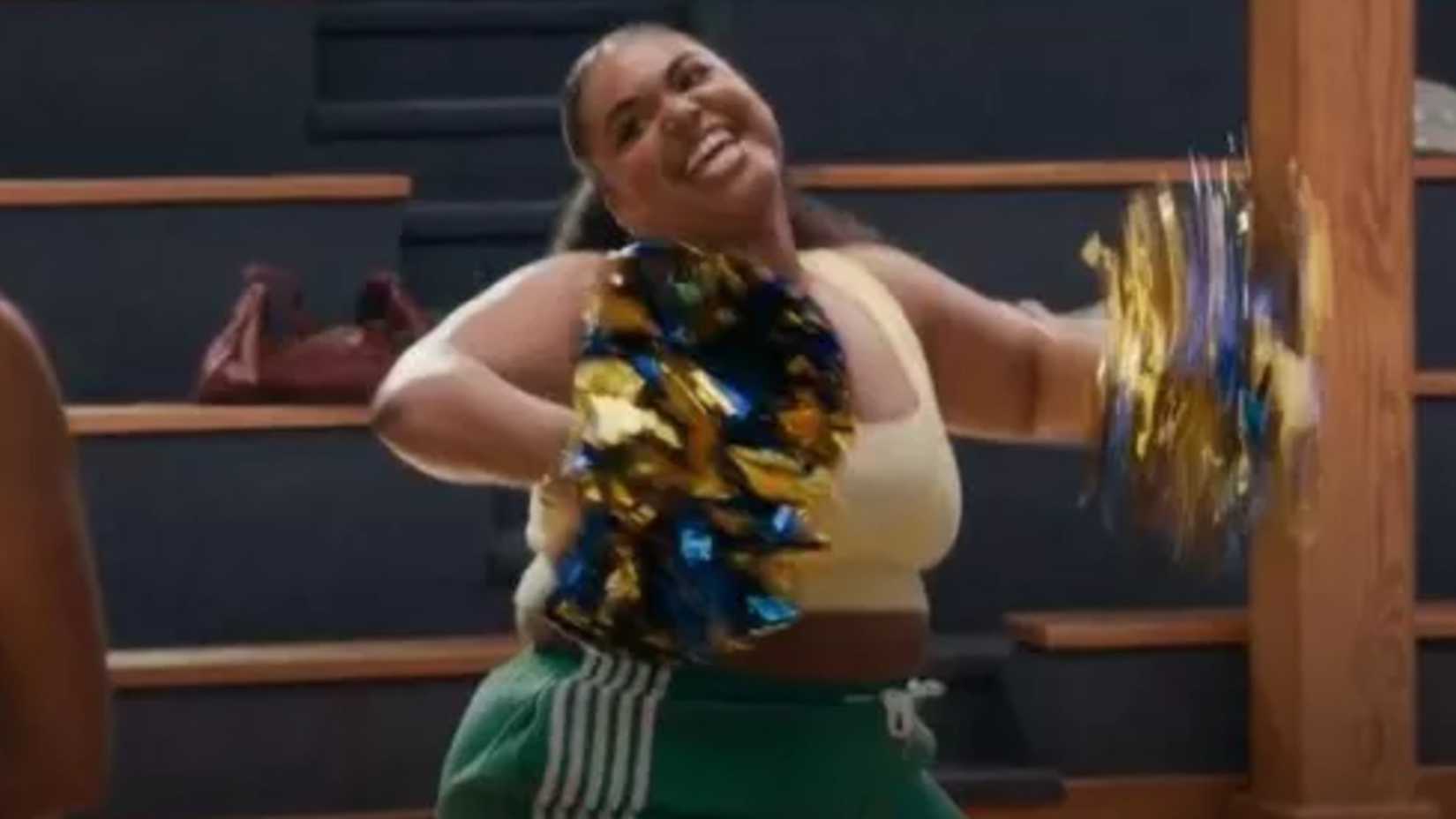 Arianna Davis como Madonna dançando em Stumble.