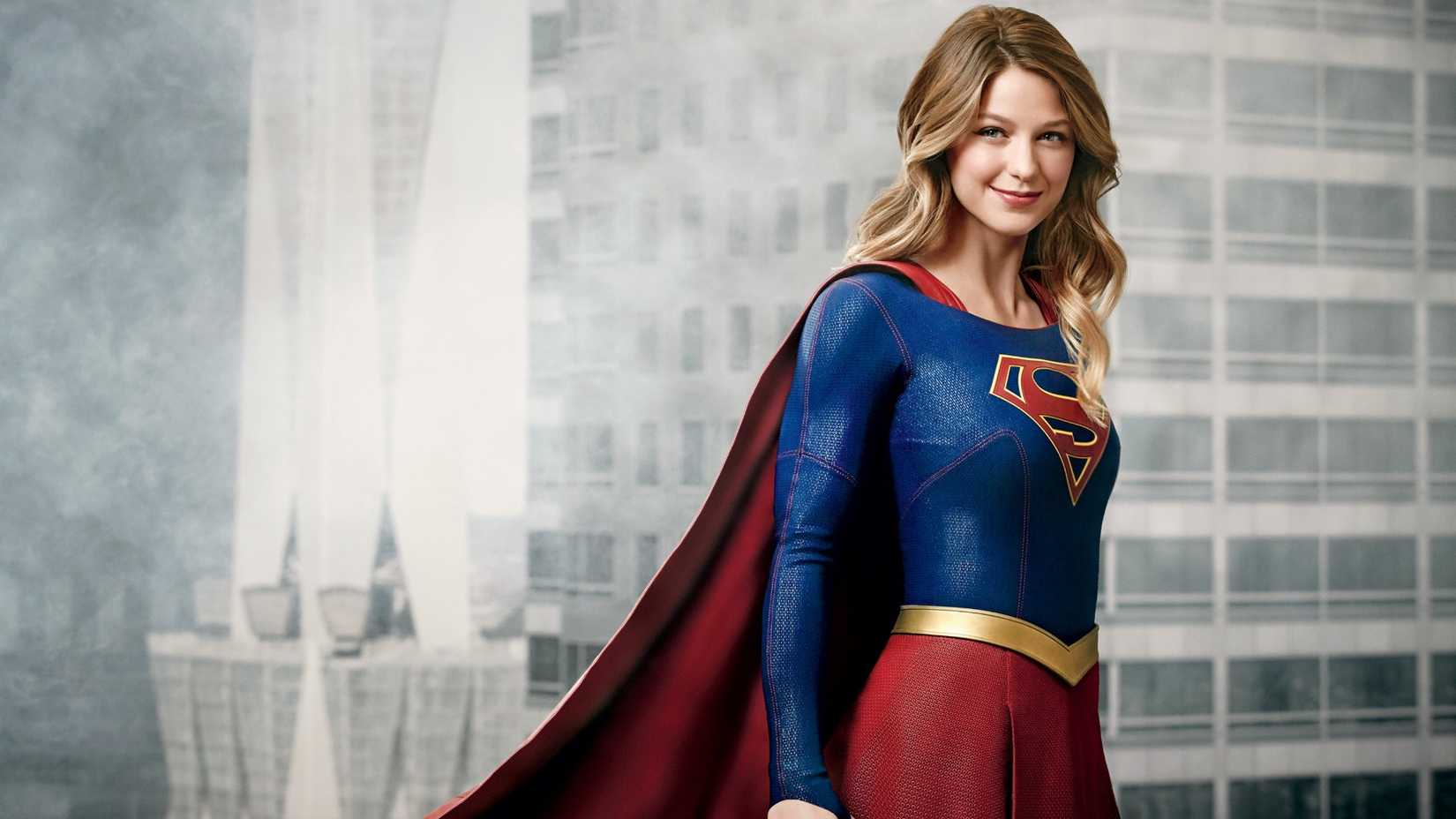 Melissa Benoist como Supergirl na primeira temporada.