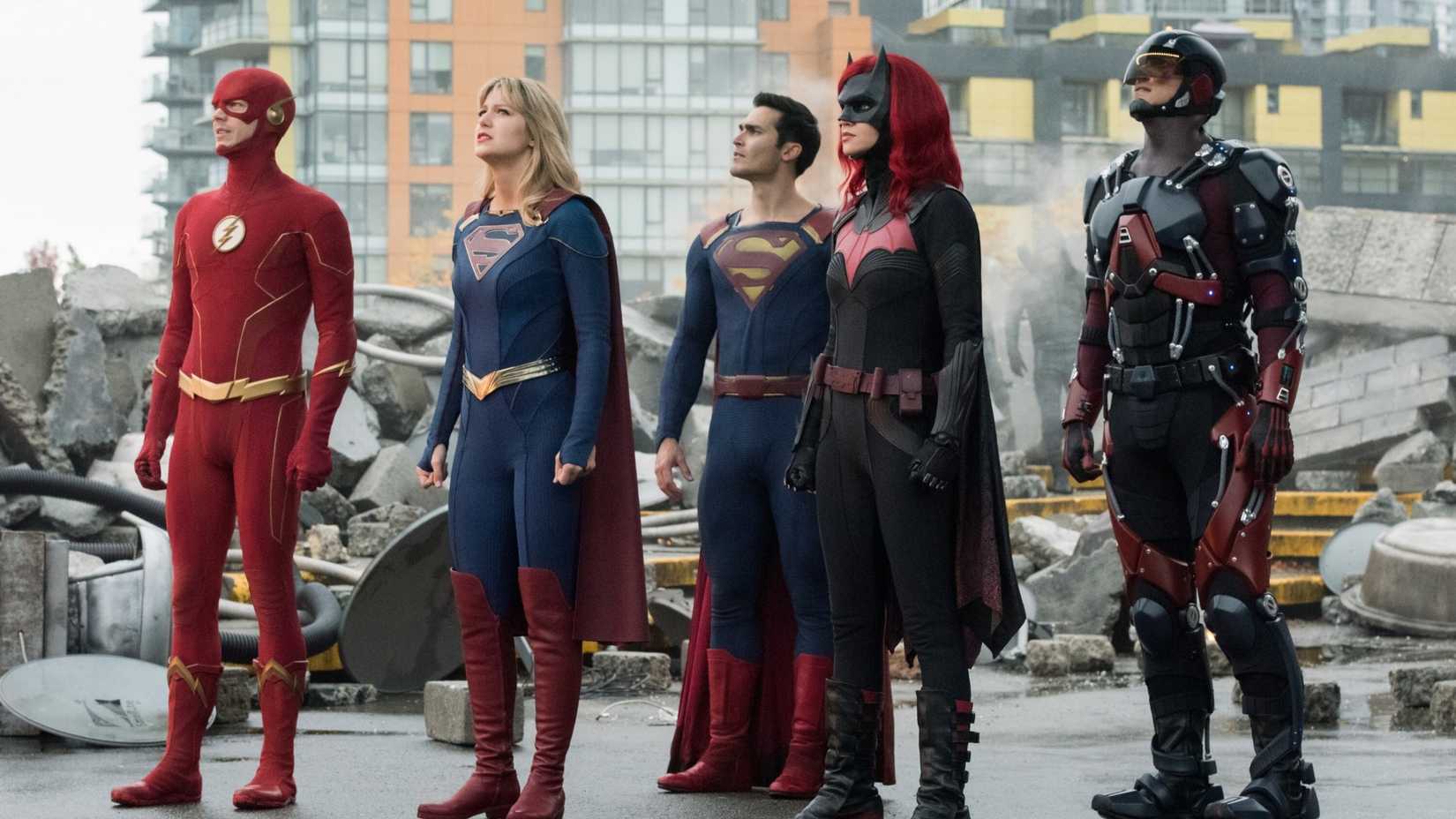 Supergirl e outros heróis do Arrowverse.
