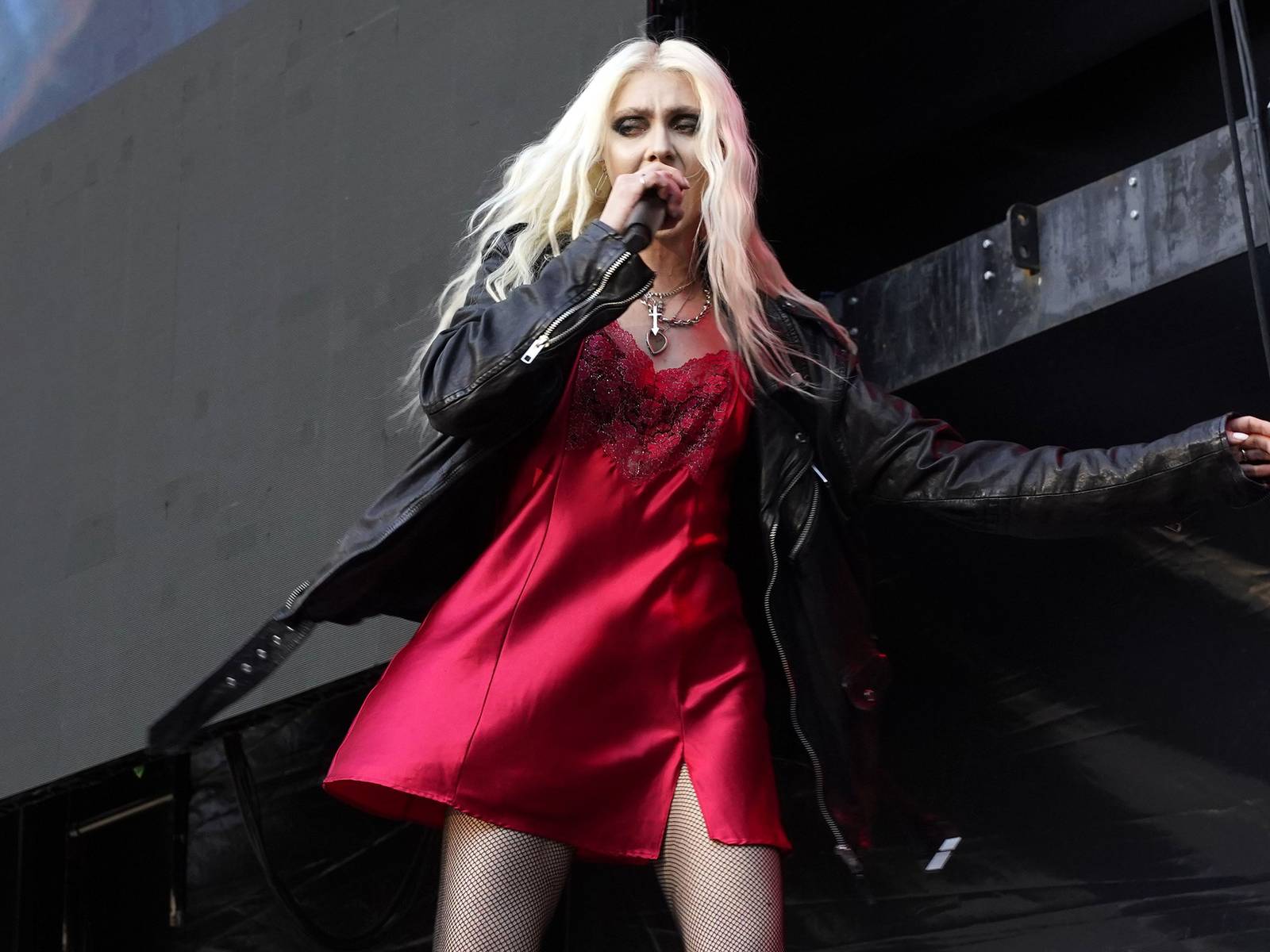 Taylor Momsen's Rock 'N' Roll Hall of Fame Performance & Christmas Album