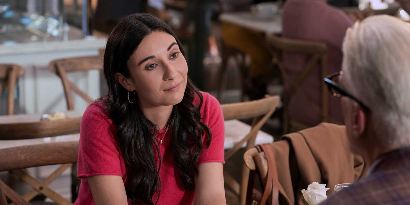 Lilah Richcreek Estrada como Julie em A Man on the Inside