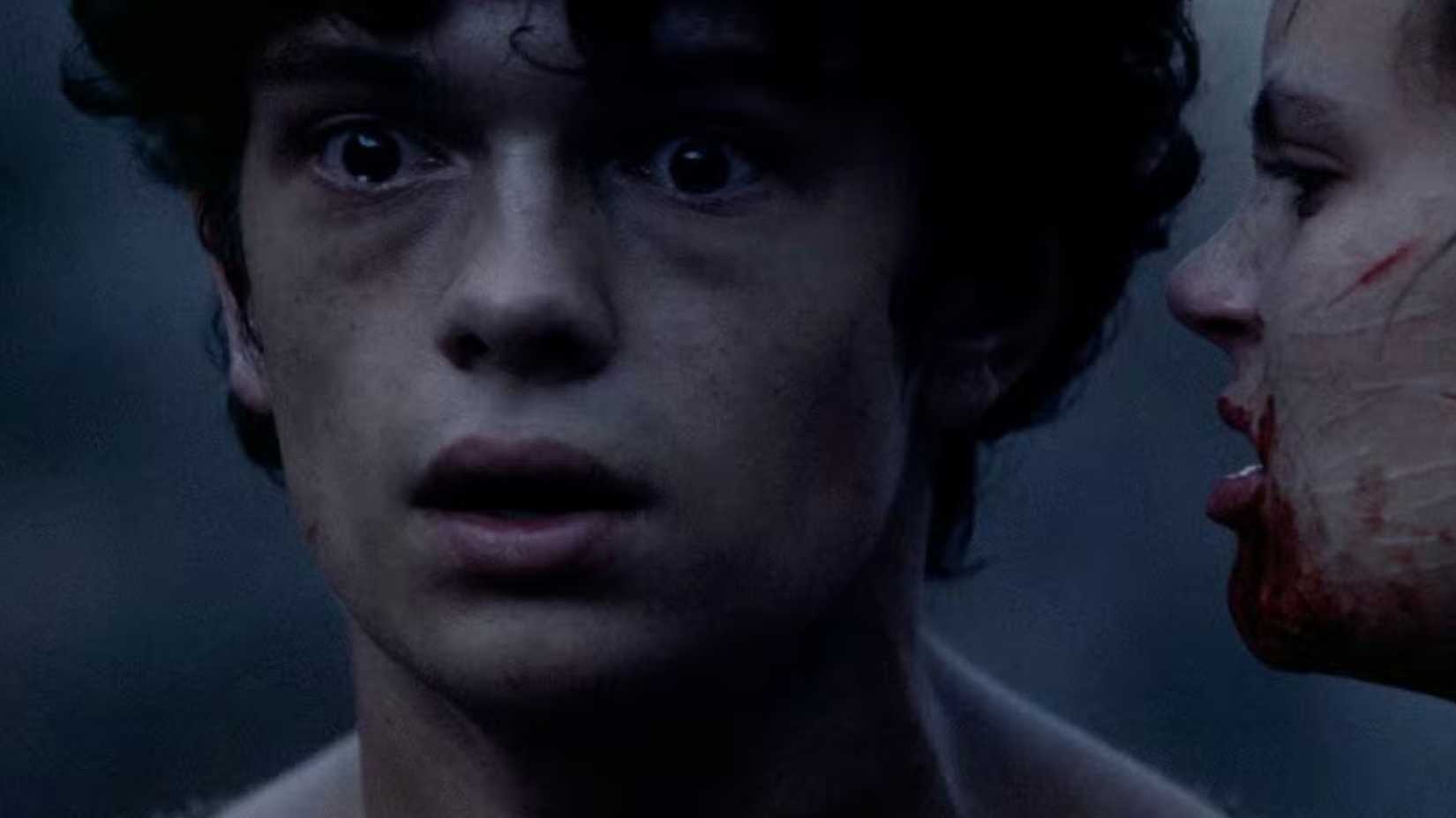 Cena de abertura de O Filho do Carpinteiro na noite de Natal.