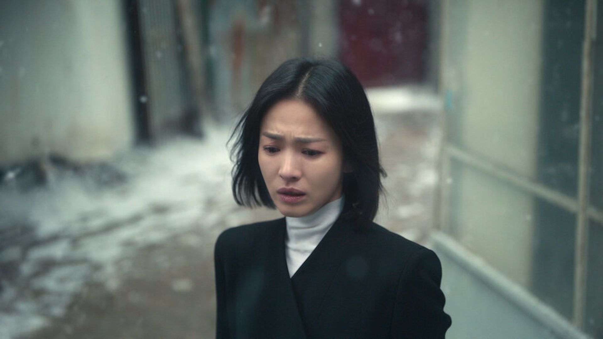 Una giovane donna in seria difficoltà nel drama The Glory