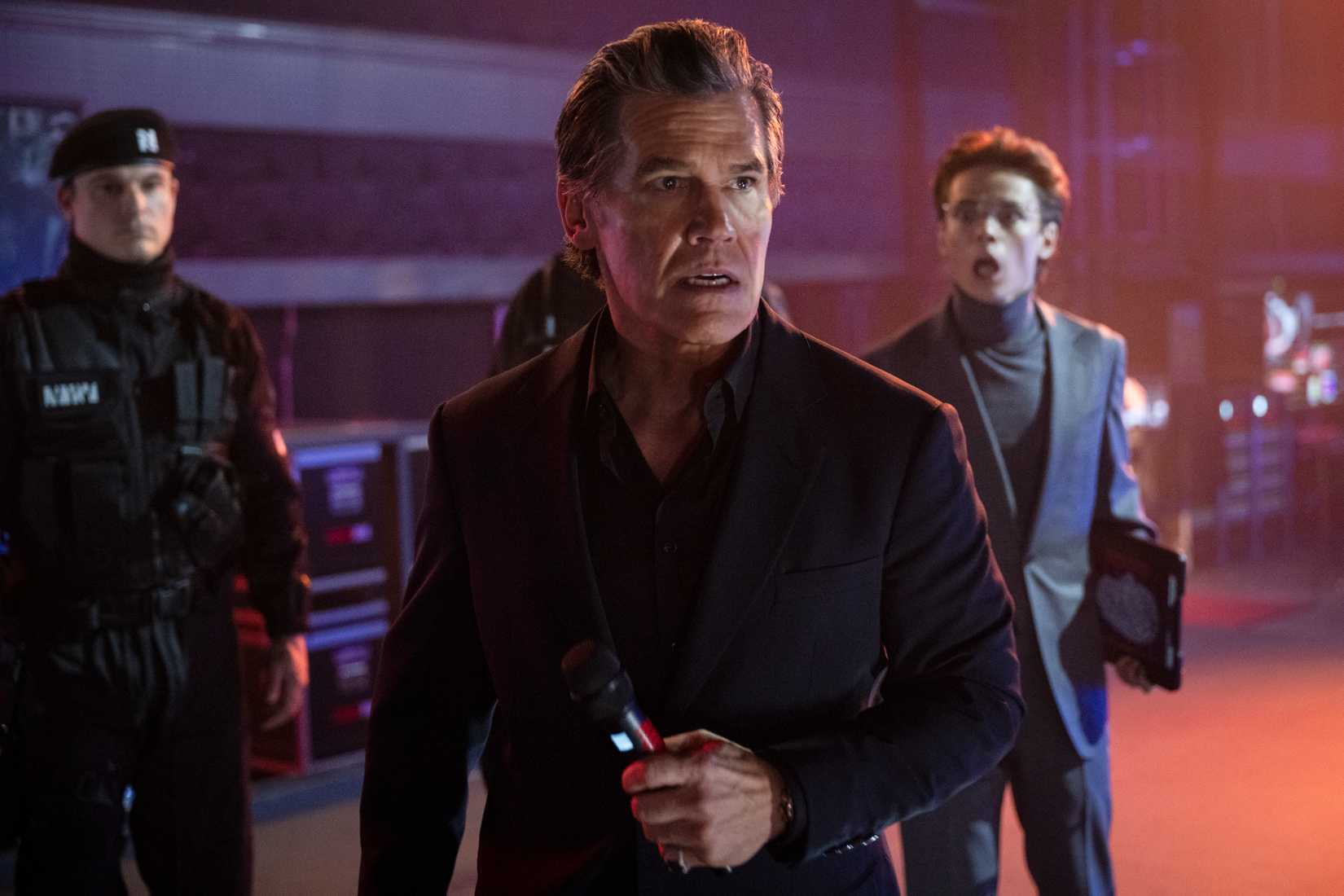 Josh Brolin em cena de The Running Man