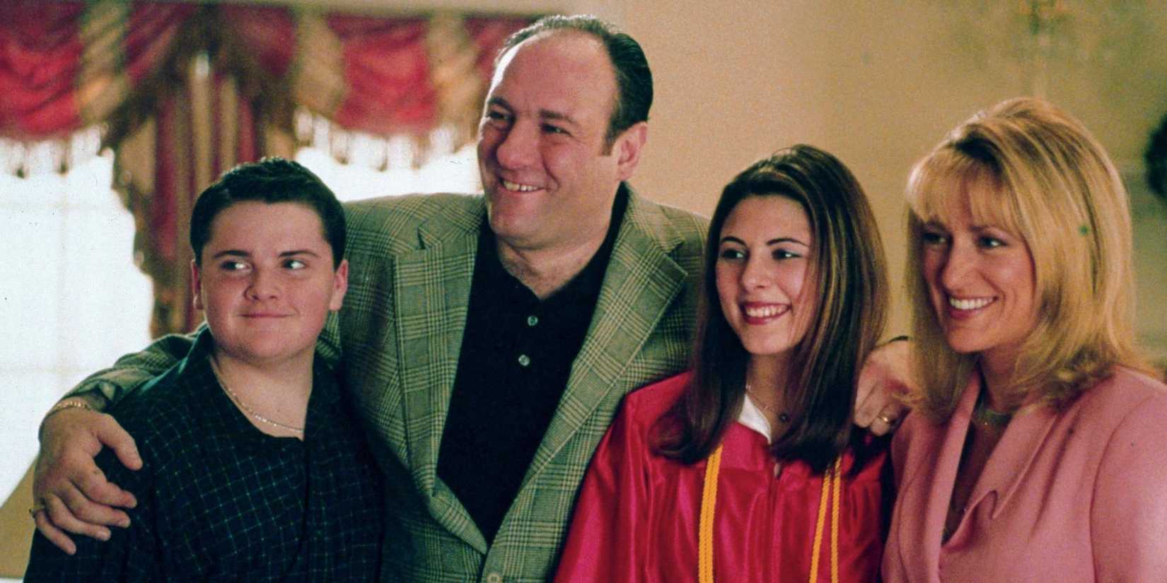 A família Soprano junta na formatura de Meadow em