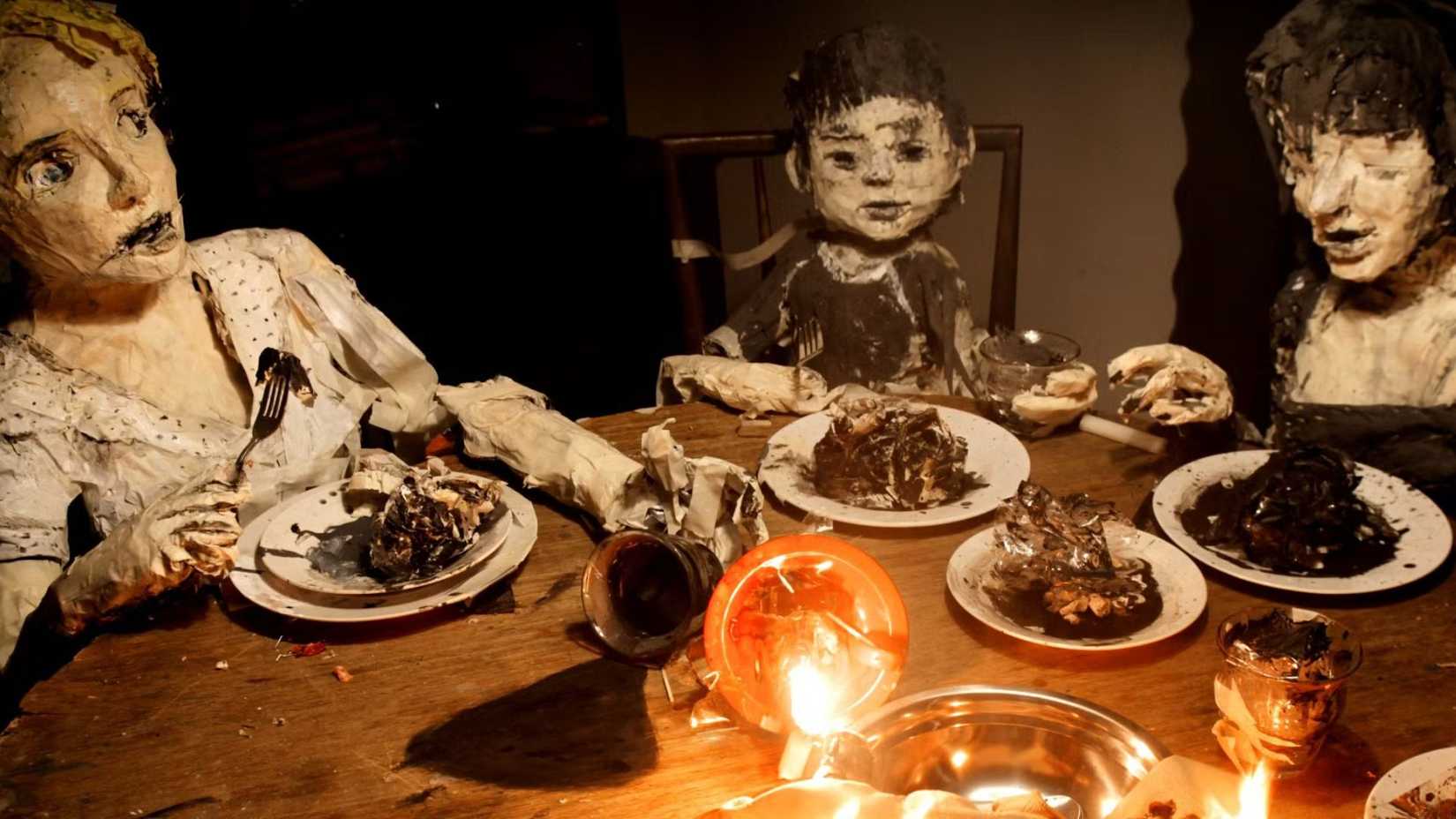 Personagens de A Casa Lobo, filme chileno de terror.