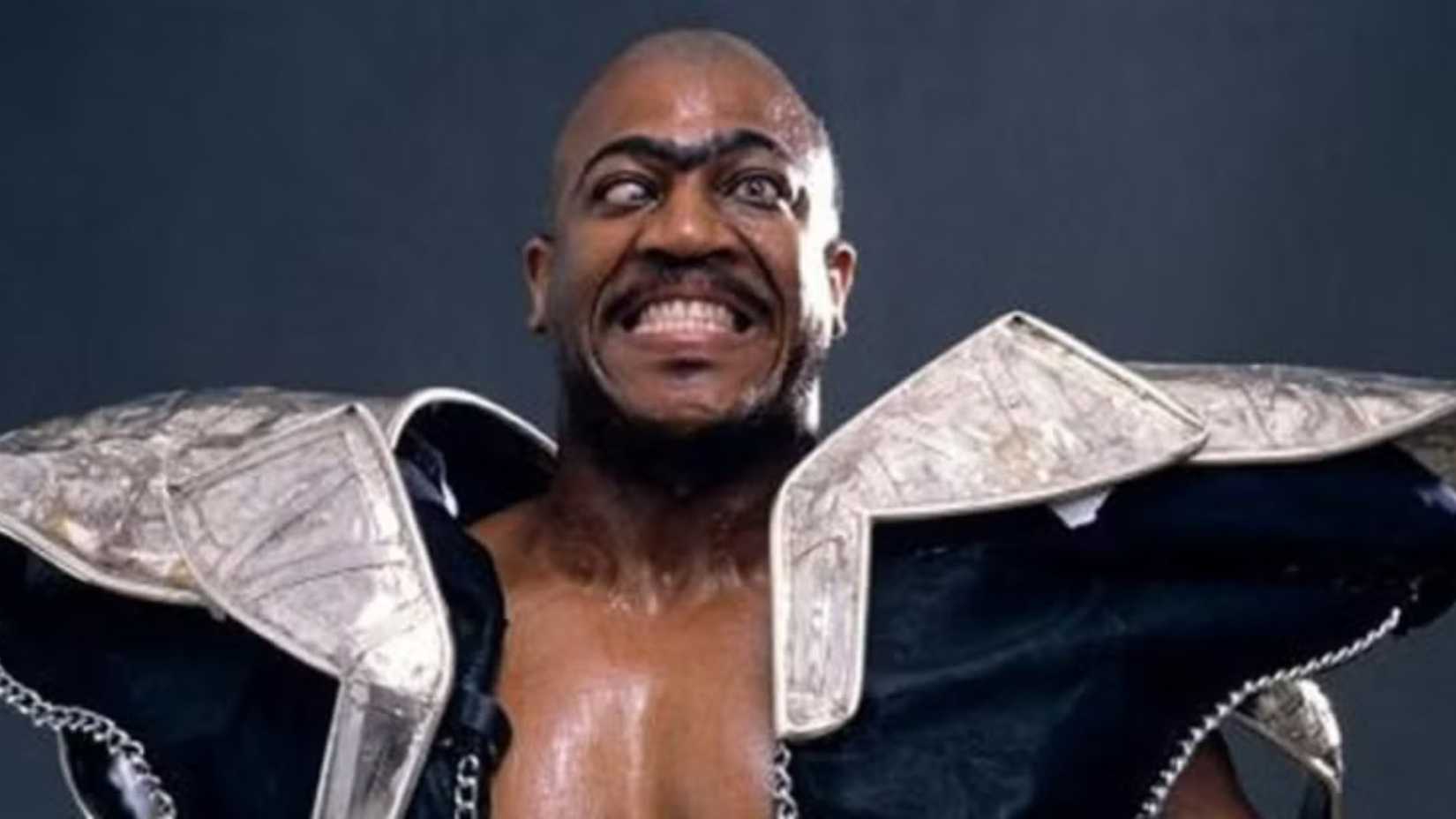 Tiny Lister como Zeus em No Holds Barred
