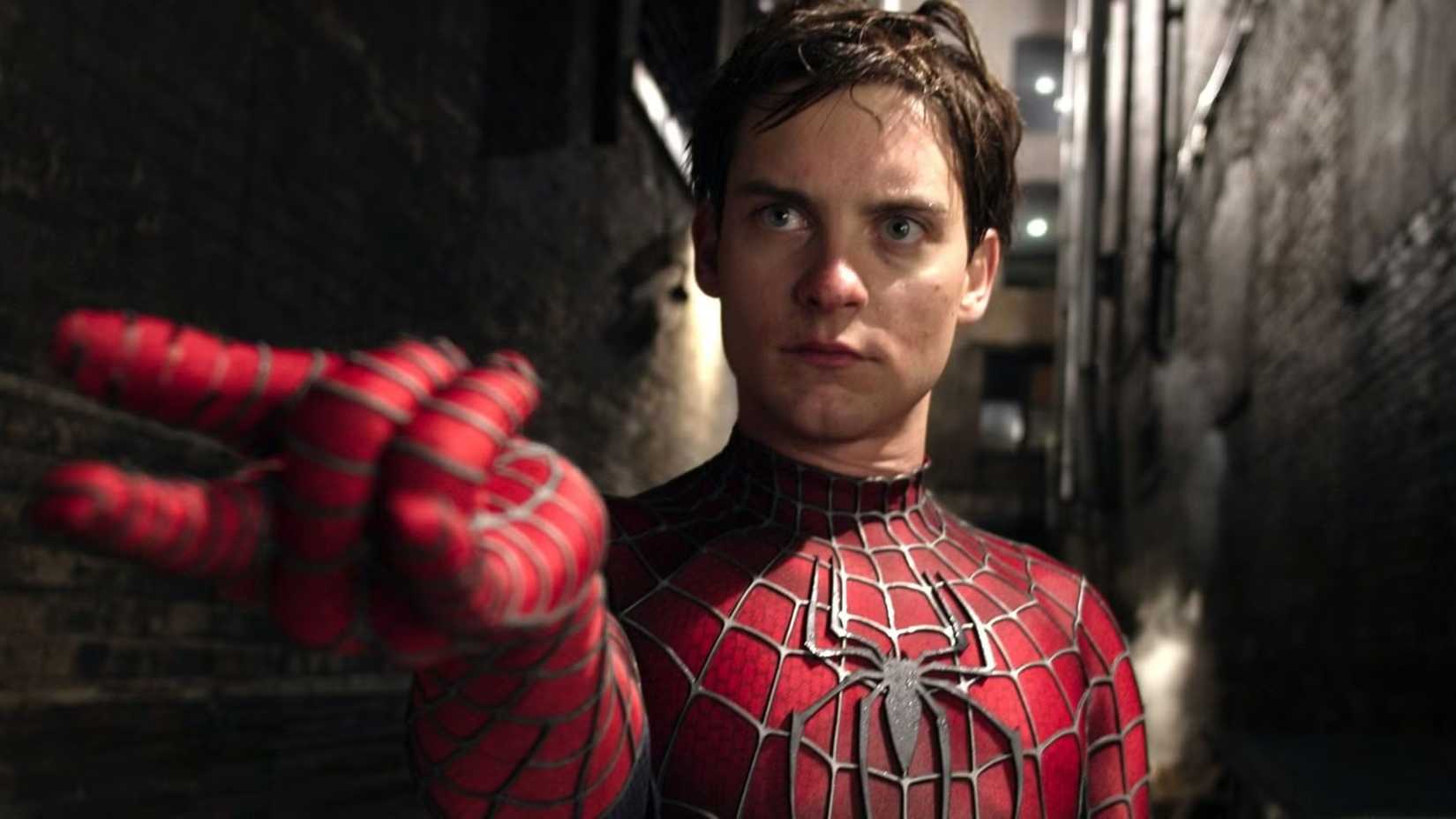 Tobey Maguire using his webshooters in Sam Raimi's Spider-Man