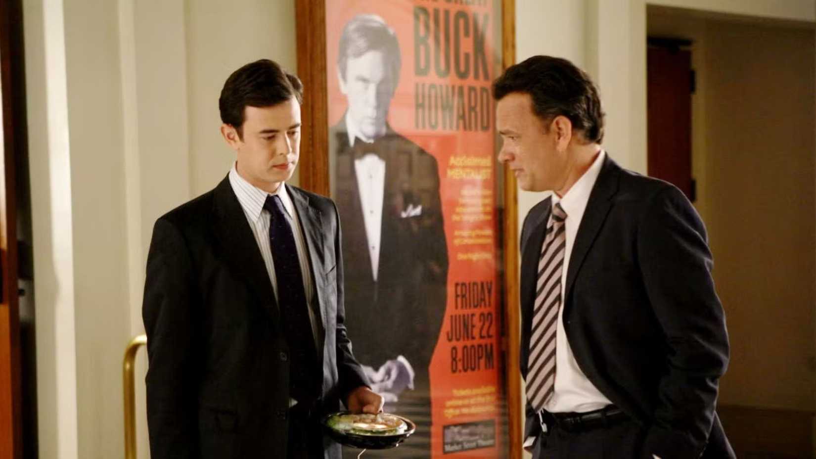 Tom e Colin Hanks em O Grande Buck Howard