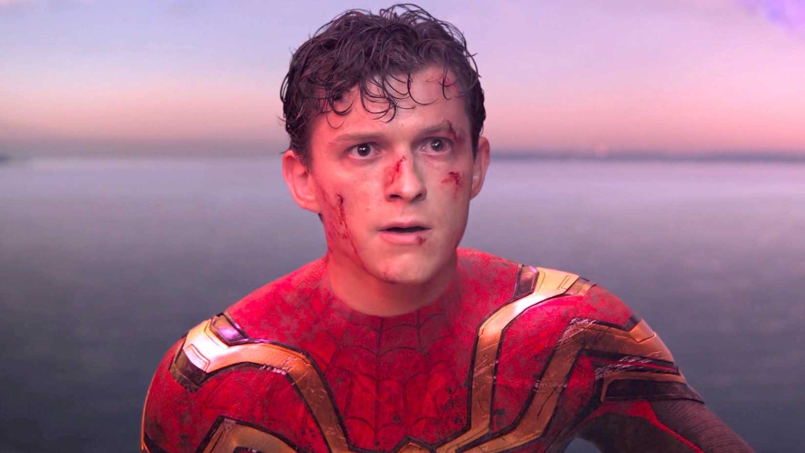Tom Holland desmascarado e sangrando em Homem-Aranha: Sem Volta para Casa