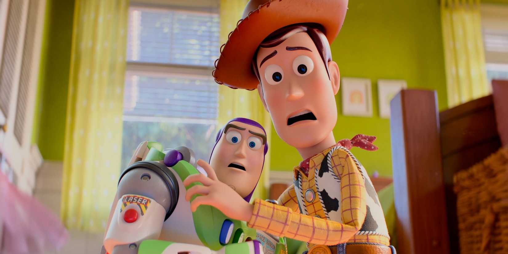 Woody e Buzz em cena de Toy Story 5
