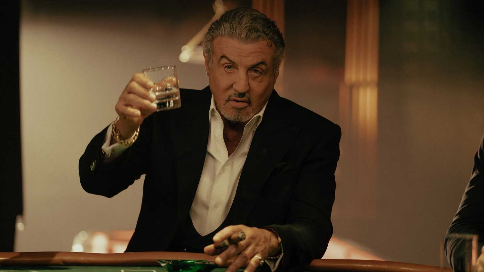 Sylvester Stallone como Dwight 