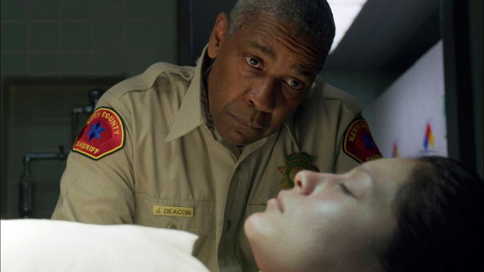 Denzel Washington inspecting a body in The Little Things