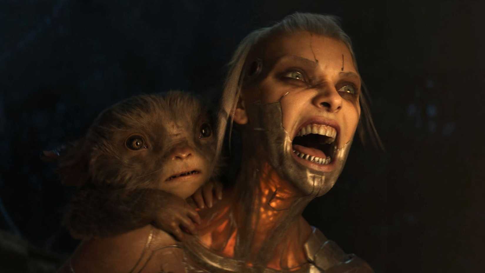 Mulher grita enquanto protege uma criatura fofa em Love, Death + Robots