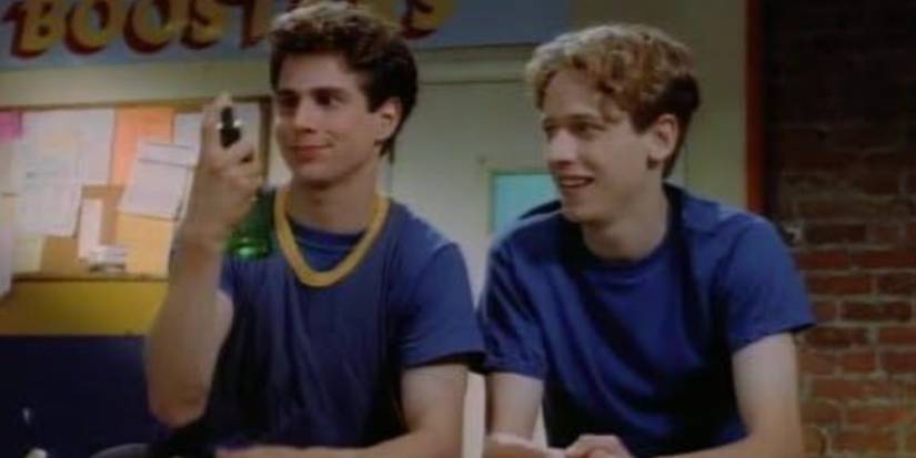 John Asher e Michael Manasseri em Weird Science.