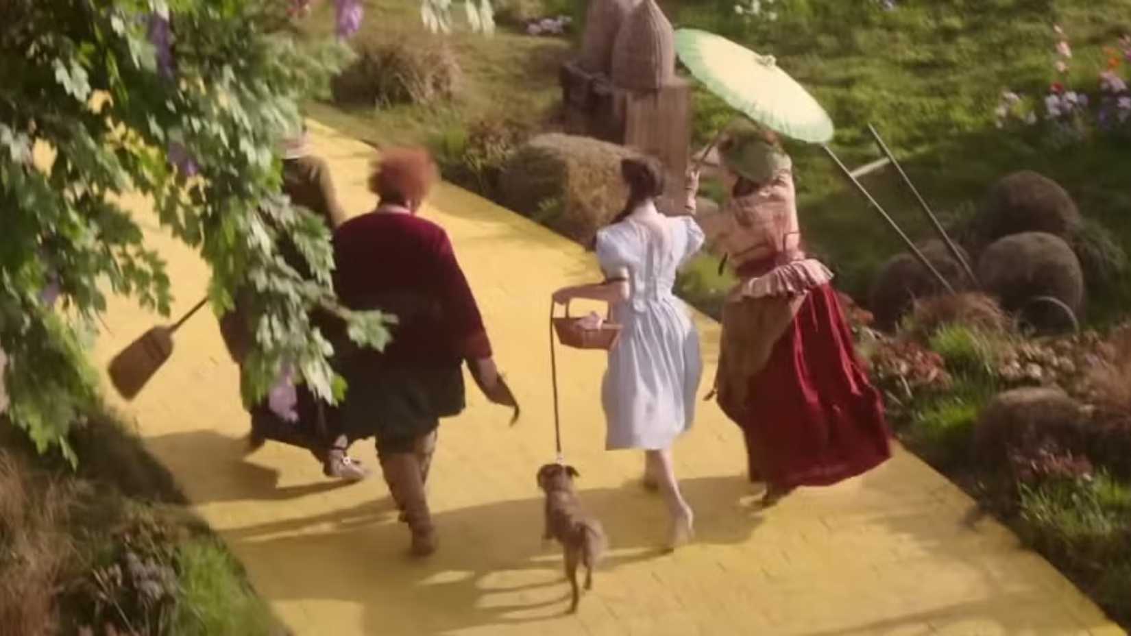 Dorothy e Toto em Wicked