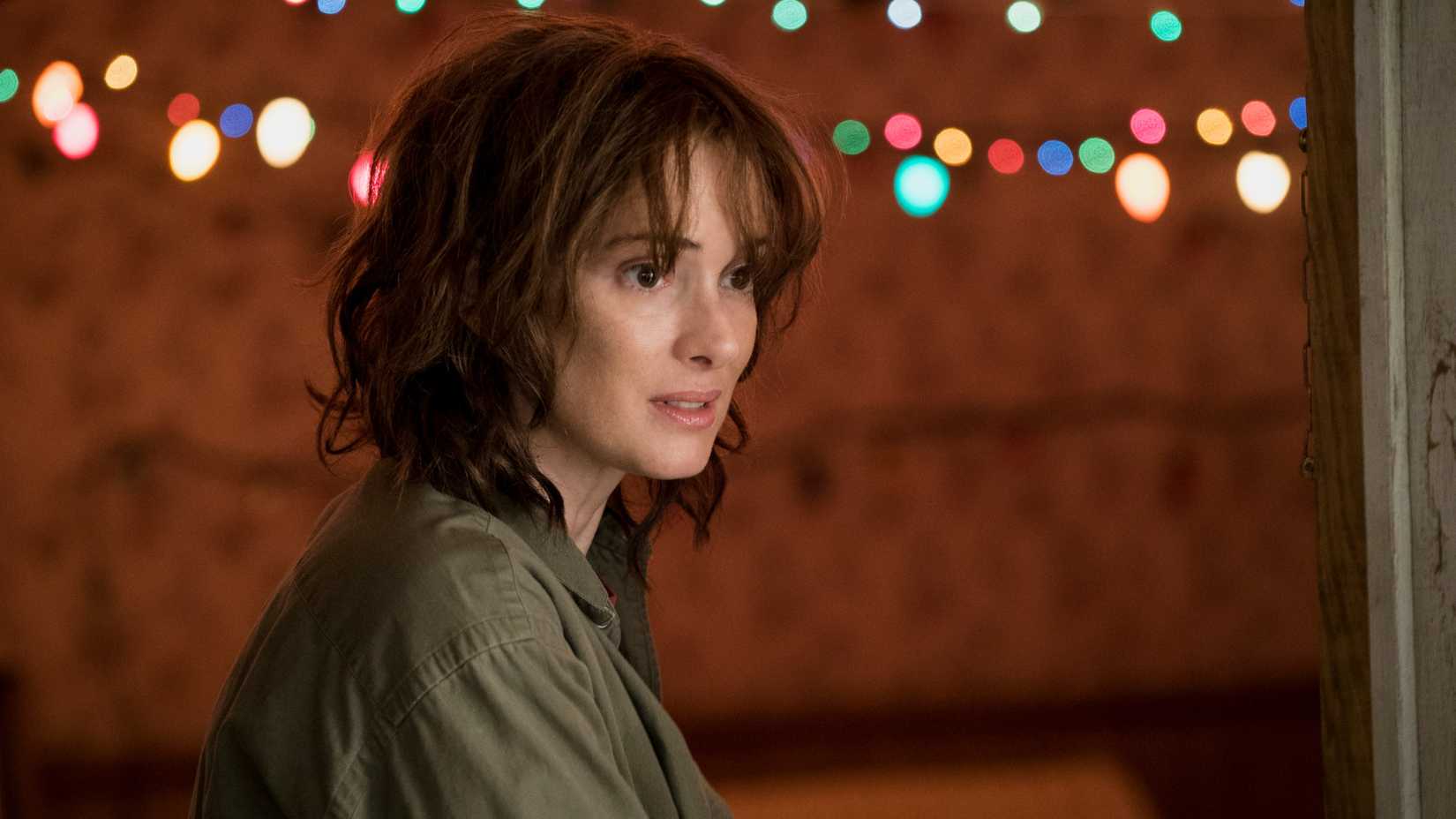 Winona Ryder como Joyce Byers em Stranger Things