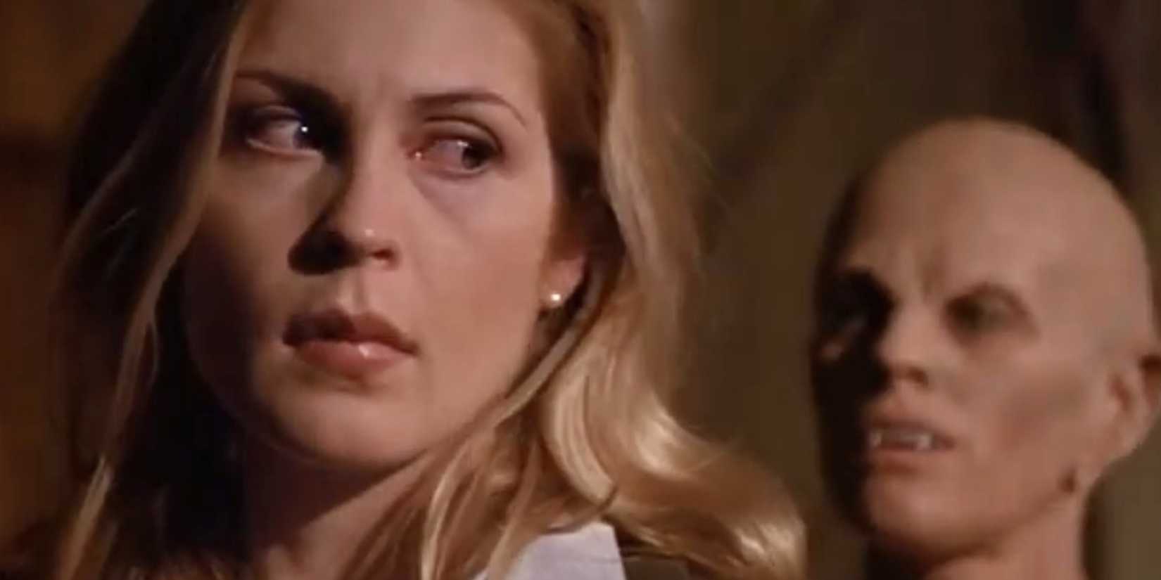 Um vampiro se aproximando de uma mulher em Kindred The Embraced