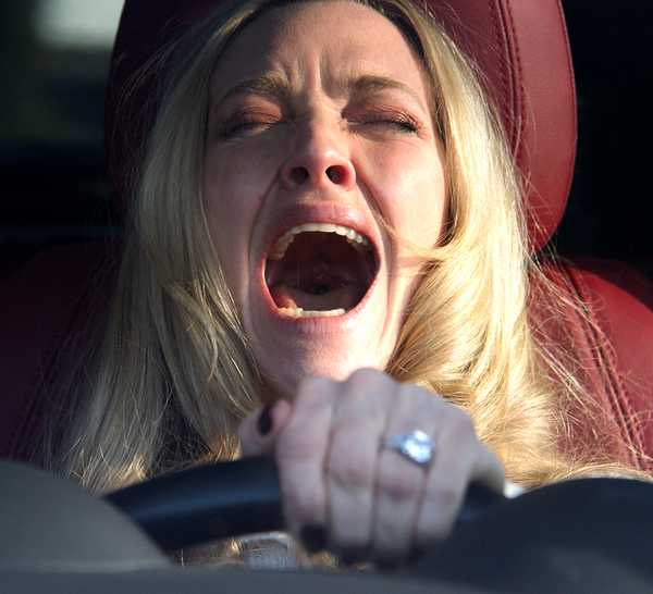 Amanda Seyfried's Nina screaming while in a car in The Housemaid