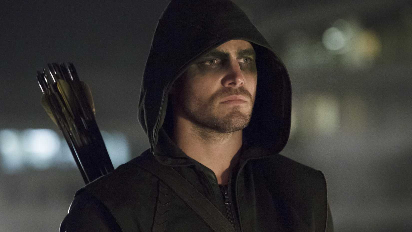 Stephen Amell as Oliver Queen/Arrow in Arrow season 2, episode 4.