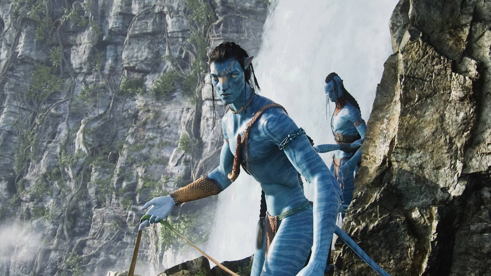 Jake Sully (Sam Worthington) learning to ride while Tsu'tey (Laz Alonso) watches in Avatar