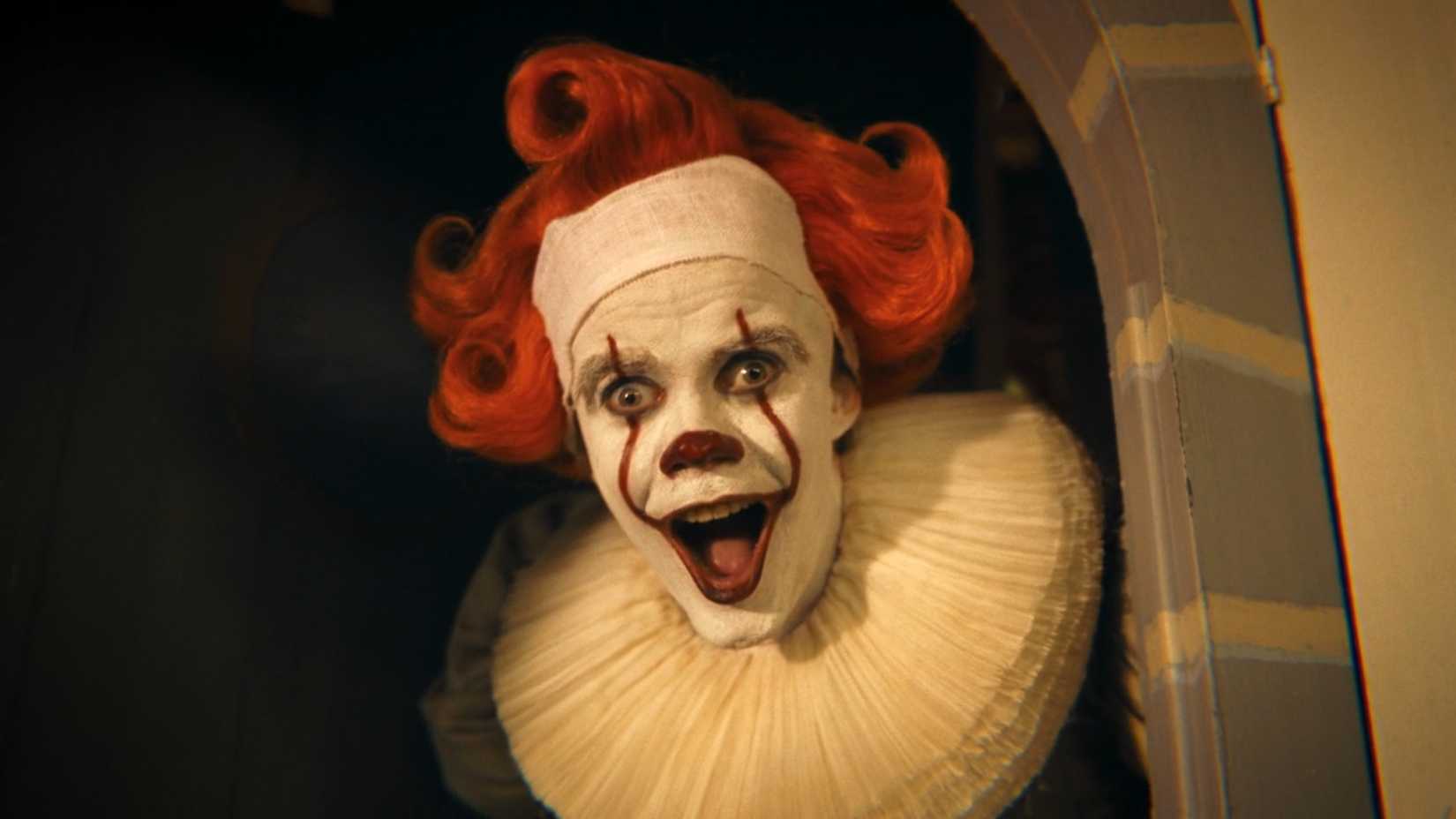 Bob Gray performing as Pennywise in Welcome to Derry episode 7
