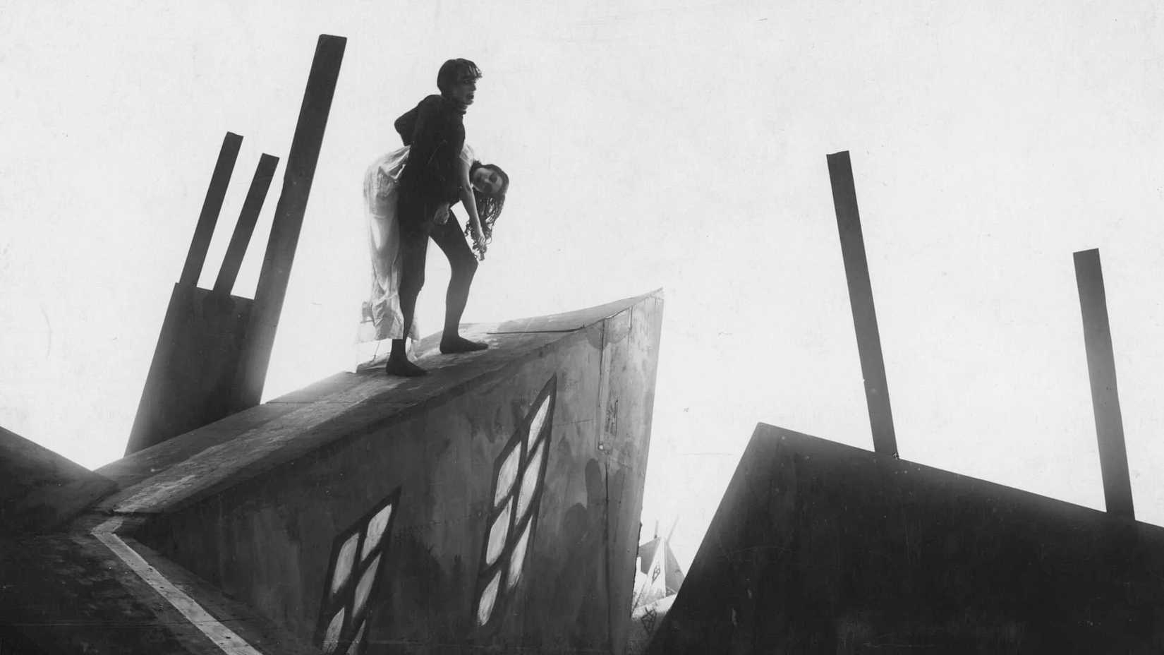 Cesare carrying a woman in Cabinet of Dr Caligari
