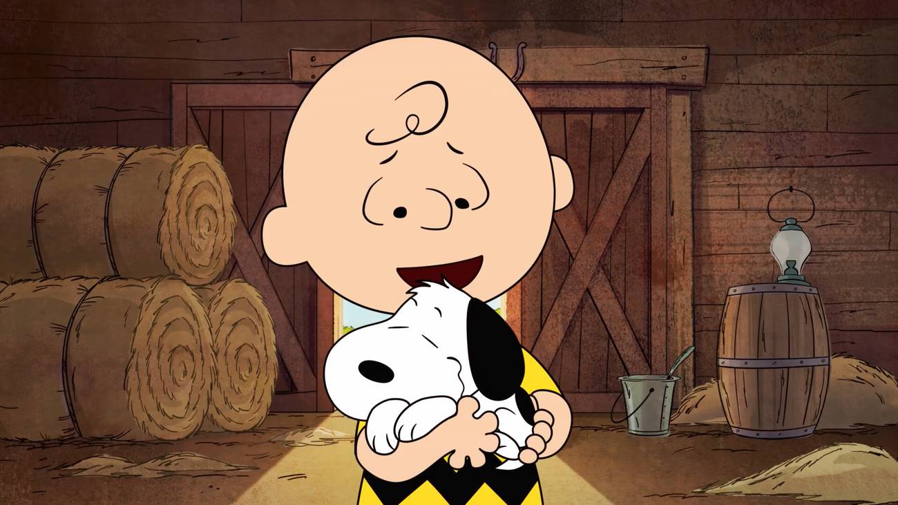 Charlie Brown abraçando Snoopy bebê em The Snoopy Show
