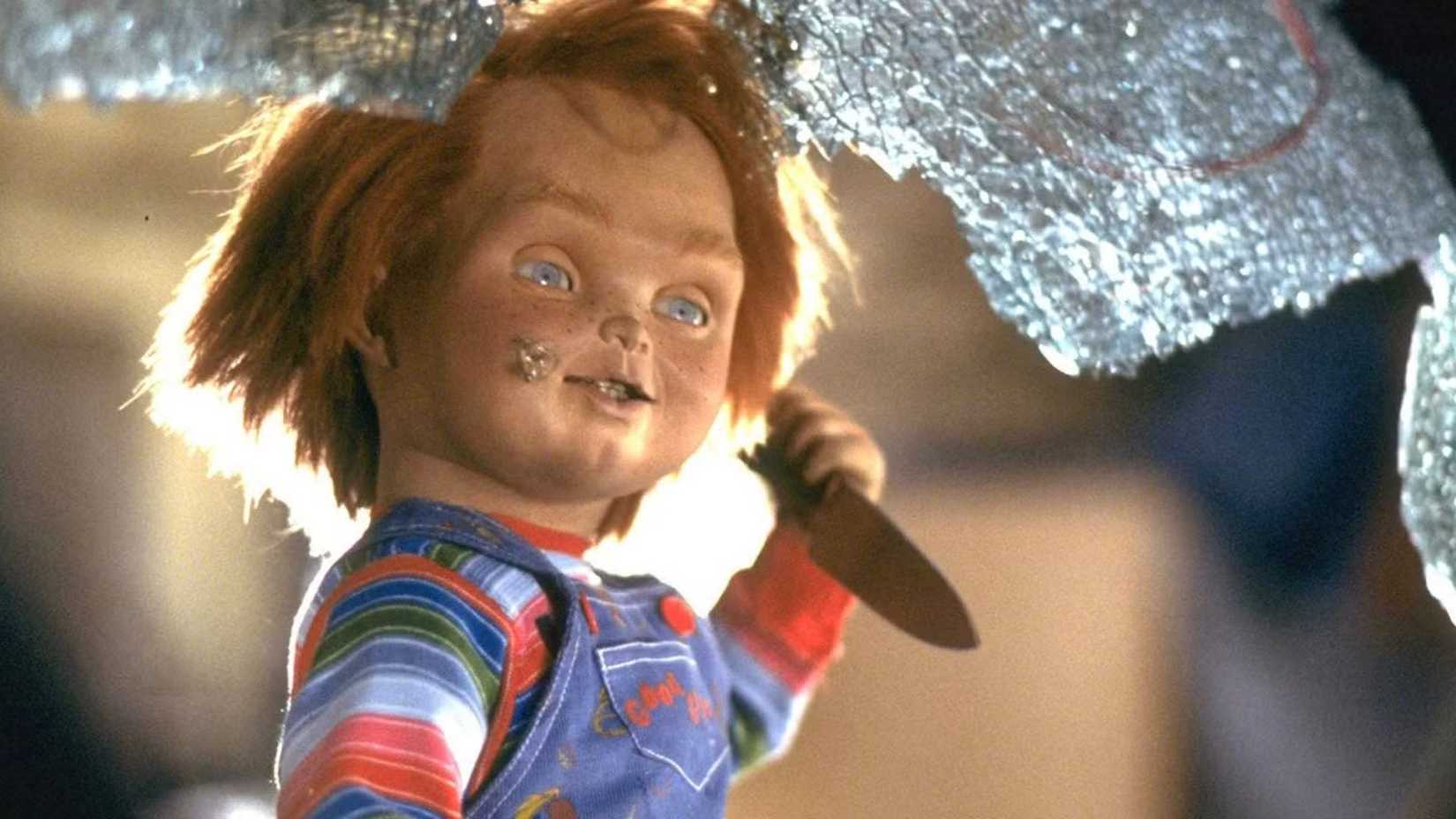Chucky segurando uma faca em Child's Play