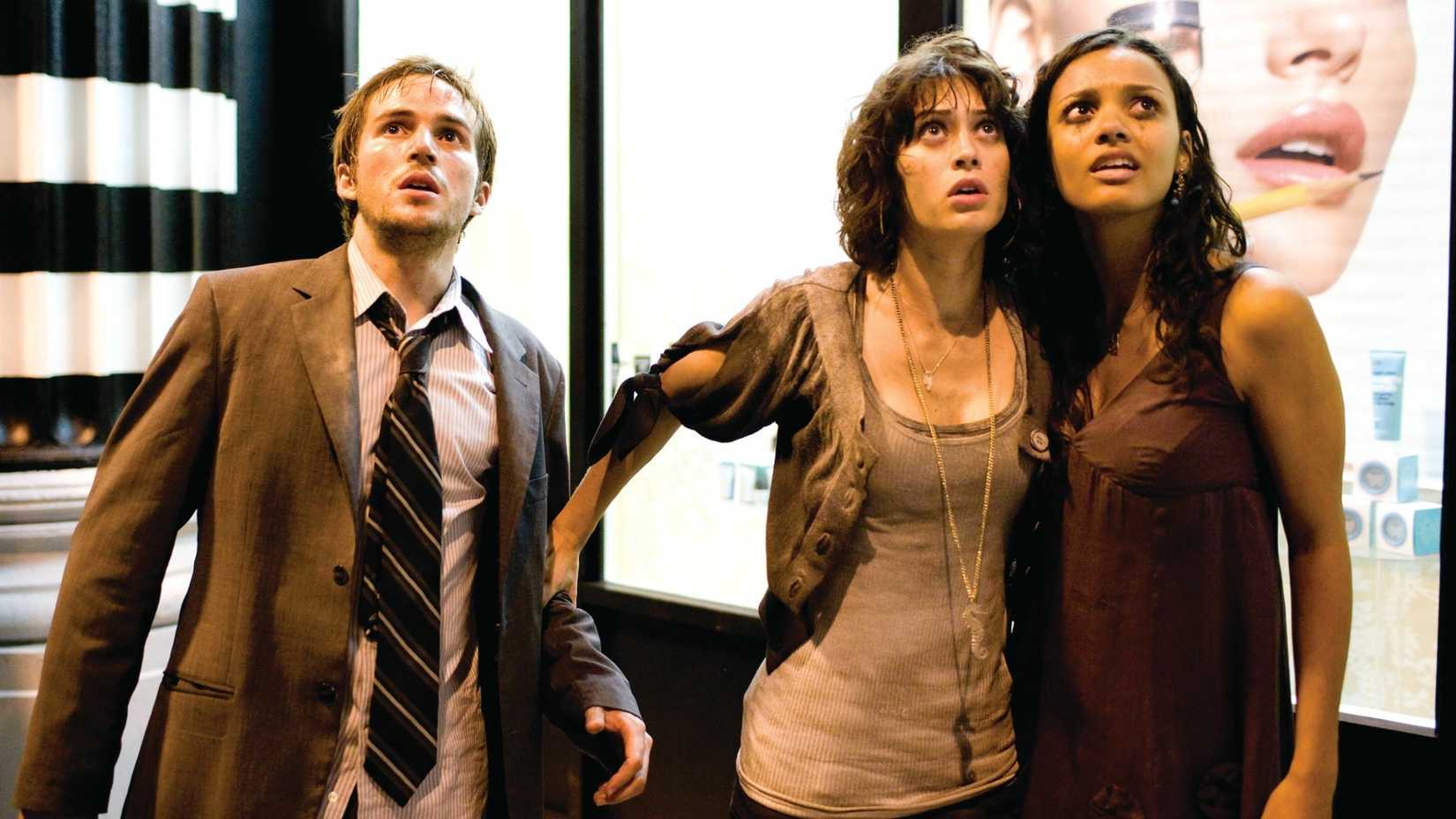 Tre persone guardano con paura in Cloverfield