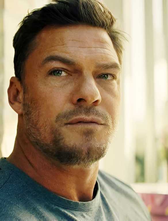Alan Ritchson Hit Netflix’s New Action Sci-Fi Hit Proves Alan Ritchson’s Perfect Reacher ...