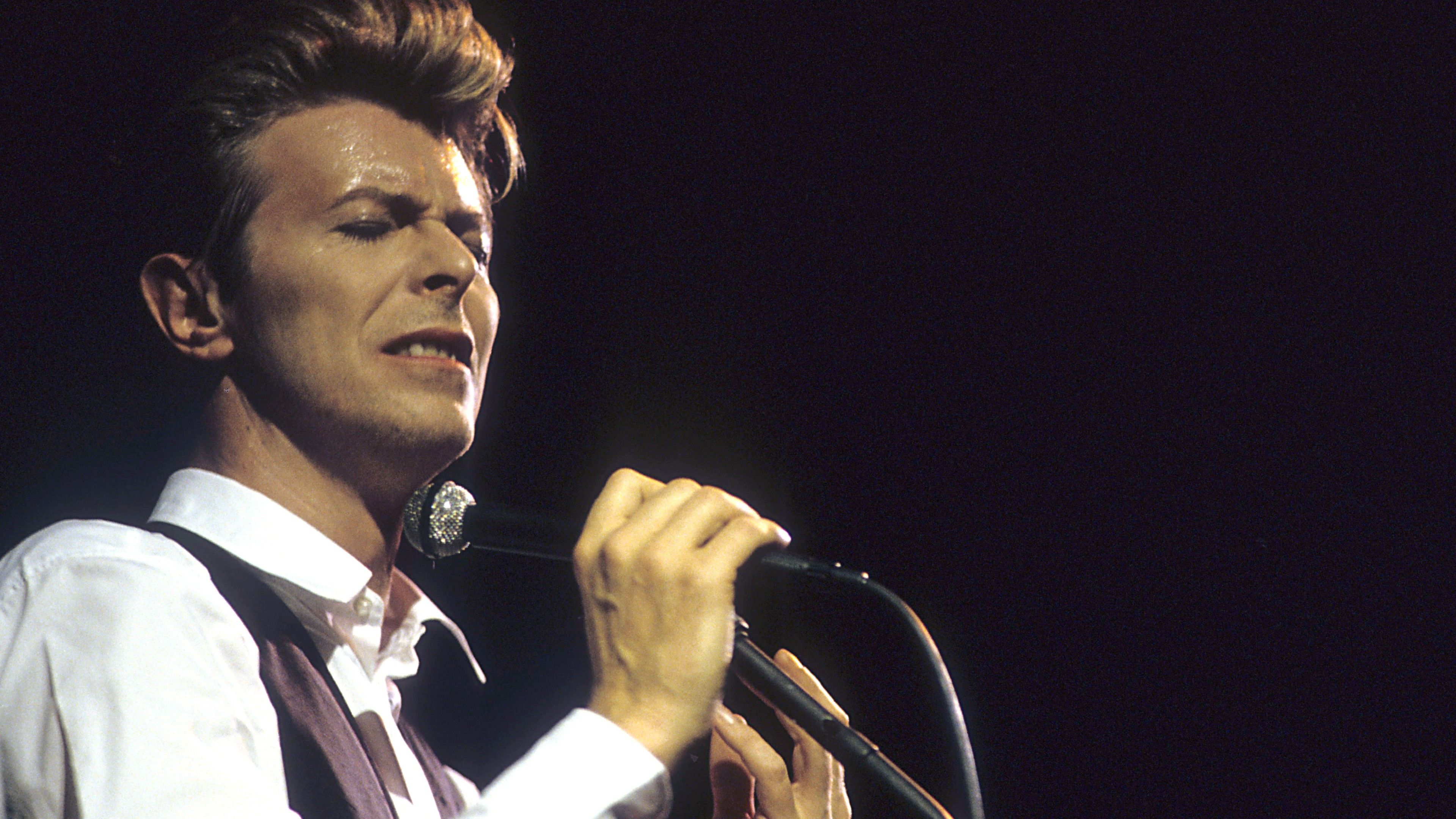 How A Christmas Song Made David Bowie Cry — The True Story Behind His Most Unexpected Duet 50 Years Later image