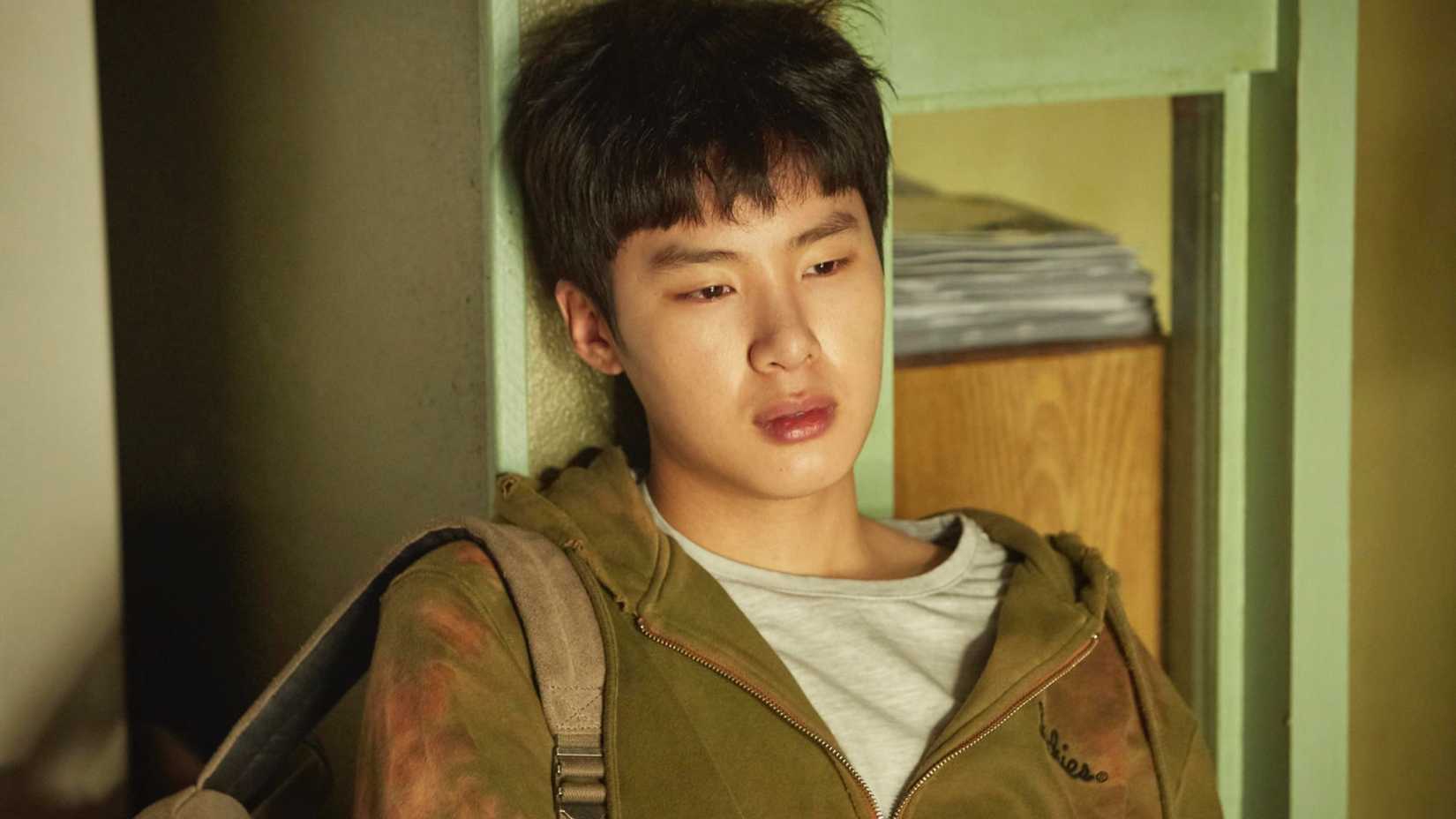 Kim Dong-hee looking sad as Oh Ji-soo in Extracirricular.