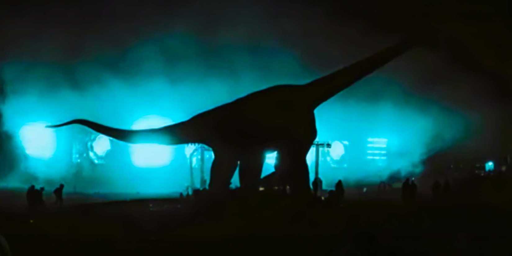 A dinosaur in Flowervale Street